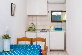 Studio Next to the Beach w Terrace & Parking