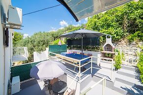 Studio Next to the Beach w Terrace & Parking