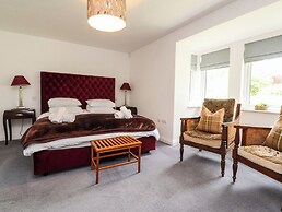 Low Orchard House