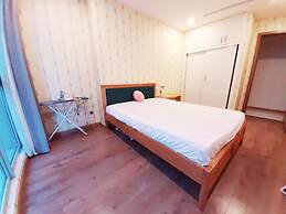 Spacious Modern 4-bed 140sqm Vinhomes Apartment