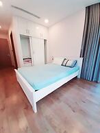 Spacious Modern 4-bed 140sqm Vinhomes Apartment