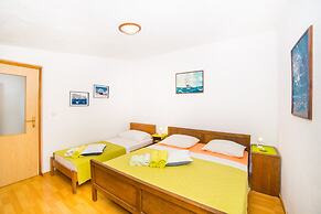 Apt Next to the Beach w Balcony and sea View