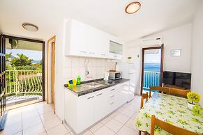 Apt Next to the Beach w Balcony and sea View