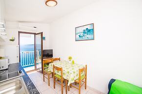 Apt Next to the Beach w Balcony and sea View