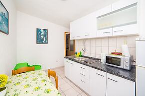 Apt Next to the Beach w Balcony and sea View