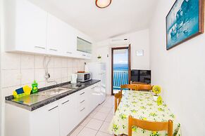 Apt Next to the Beach w Balcony and sea View