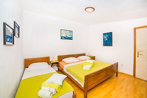 Apt Next to the Beach w Balcony and sea View