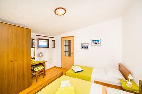 Apt Next to the Beach w Balcony and sea View