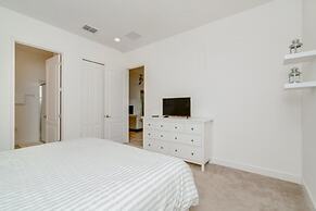 Beautiful Home Near Disney With Private Pool! 5 Bedroom Villa by RedAw