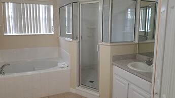 Spacious 5br, 3.5ba Villa South Facing Pool 5 Bedroom Villa by Redawni