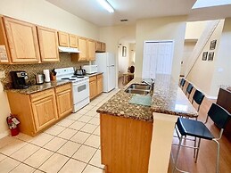 Spacious 5br, 3.5ba Villa South Facing Pool 5 Bedroom Villa by Redawni