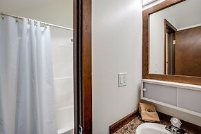 06sw - Fireplace - W/d - Kitchen - Sleeps 7 2 Bedroom Home by RedAwnin