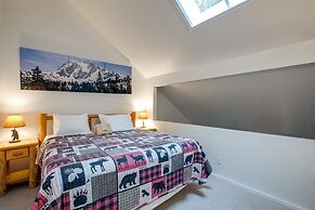 06sw - Fireplace - W/d - Kitchen - Sleeps 7 2 Bedroom Home by RedAwnin