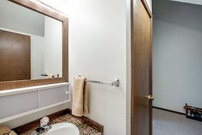 06sw - Fireplace - W/d - Kitchen - Sleeps 7 2 Bedroom Home by RedAwnin