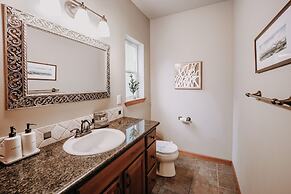 20gs - Wifi - F/p - W/d - Sleeps 6 3 Bedroom Home by RedAwning