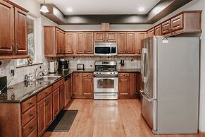 20gs - Wifi - F/p - W/d - Sleeps 6 3 Bedroom Home by RedAwning