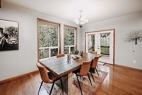 20gs - Wifi - F/p - W/d - Sleeps 6 3 Bedroom Home by RedAwning