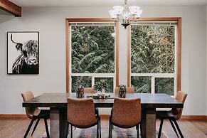 20gs - Wifi - F/p - W/d - Sleeps 6 3 Bedroom Home by RedAwning