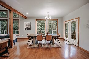 20gs - Wifi - F/p - W/d - Sleeps 6 3 Bedroom Home by RedAwning