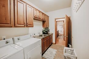 20gs - Wifi - F/p - W/d - Sleeps 6 3 Bedroom Home by RedAwning