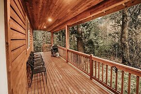 20gs - Wifi - F/p - W/d - Sleeps 6 3 Bedroom Home by RedAwning