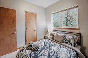 20gs - Wifi - F/p - W/d - Sleeps 6 3 Bedroom Home by RedAwning