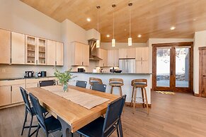 Azure Vista Vacation Home At Windcliff 3 Bedroom Home by Redawning