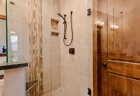 Azure Vista Vacation Home At Windcliff 3 Bedroom Home by Redawning