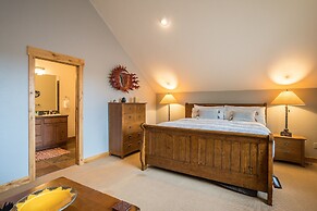 Alpine Vista 6 4 Bedroom Townhouse by RedAwning