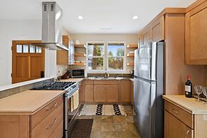 SW Decoy Home With Private Outdoor Living Space Includes Firepit by Re