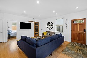 SW Decoy Home With Private Outdoor Living Space Includes Firepit by Re