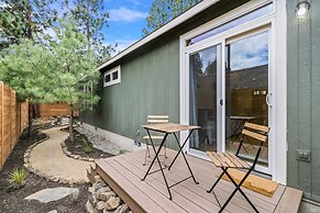 SW Decoy Home With Private Outdoor Living Space Includes Firepit by Re