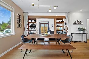 SW Decoy Home With Private Outdoor Living Space Includes Firepit by Re