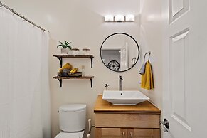 SW Decoy Home With Private Outdoor Living Space Includes Firepit by Re