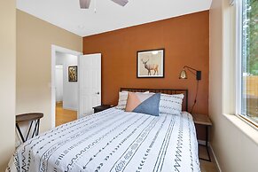 SW Decoy Home With Private Outdoor Living Space Includes Firepit by Re