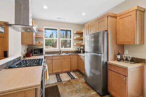 SW Decoy Home With Private Outdoor Living Space Includes Firepit by Re