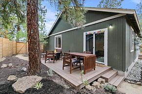 SW Decoy Home With Private Outdoor Living Space Includes Firepit by Re