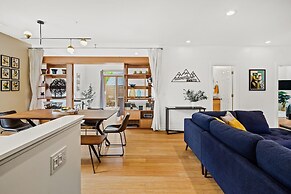 SW Decoy Home With Private Outdoor Living Space Includes Firepit by Re