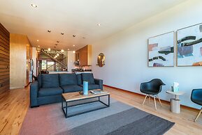 FOUR Condo with Columbia River Gorge View and Hot Tub by RedAwning