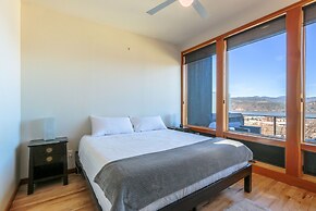 FOUR Condo with Columbia River Gorge View and Hot Tub by RedAwning
