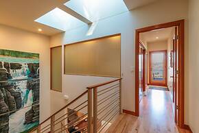 FOUR Condo with Columbia River Gorge View and Hot Tub by RedAwning