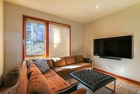 FOUR Condo with Columbia River Gorge View and Hot Tub by RedAwning