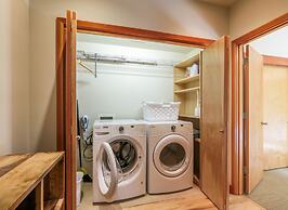 FOUR Condo with Columbia River Gorge View and Hot Tub by RedAwning