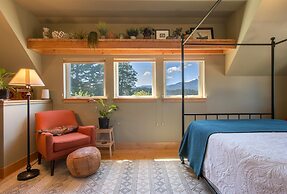 Venture Garden House 1 Bedroom Cottage by Redawning