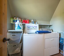 Venture Garden House 1 Bedroom Cottage by Redawning