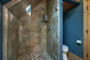 Venture Garden House 1 Bedroom Cottage by Redawning