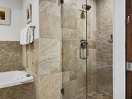 Town Pointe B202 3 Bedroom Condo by RedAwning