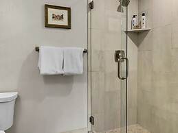 Town Pointe B202 3 Bedroom Condo by RedAwning