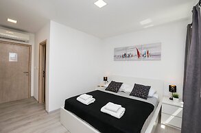 Apartments and Rooms Adriatic Suites