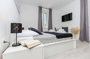 Apartments and Rooms Adriatic Suites